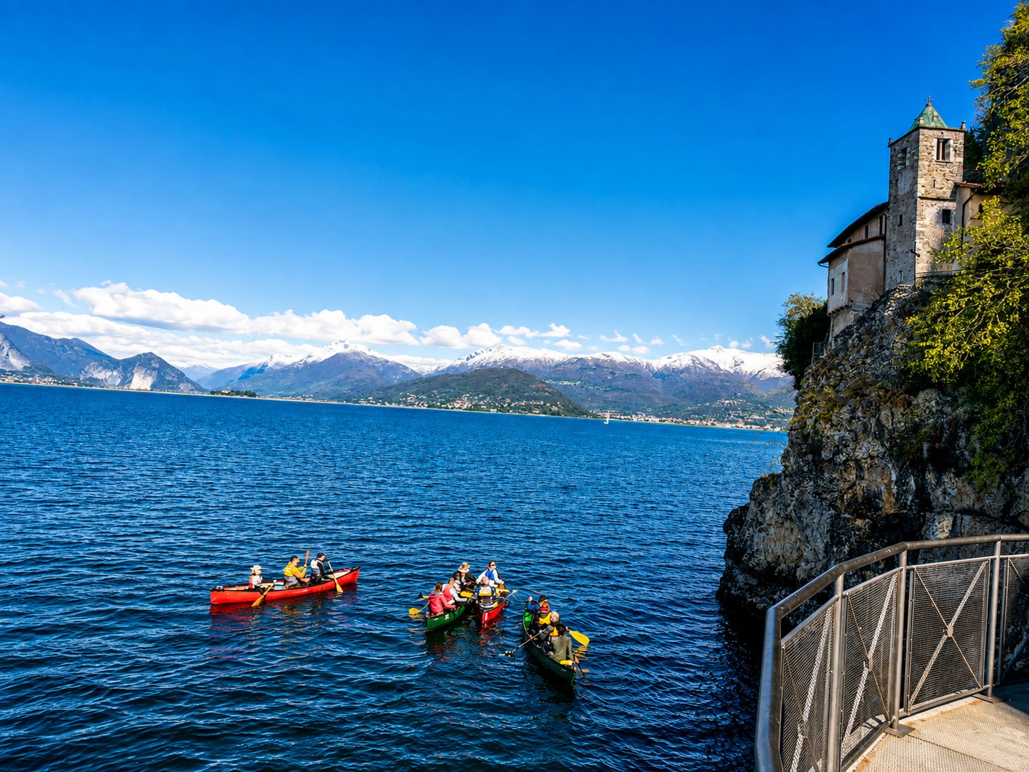 Escursione in canoa canadese sul Lago Maggiore verso Santa Caterina del Sasso